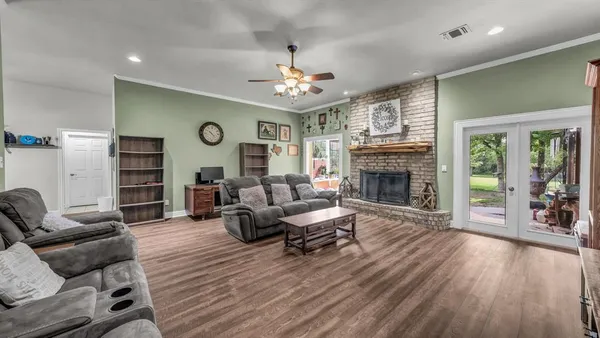 $779,900 | 115 Deerfield Road, Paradise, TX 76073