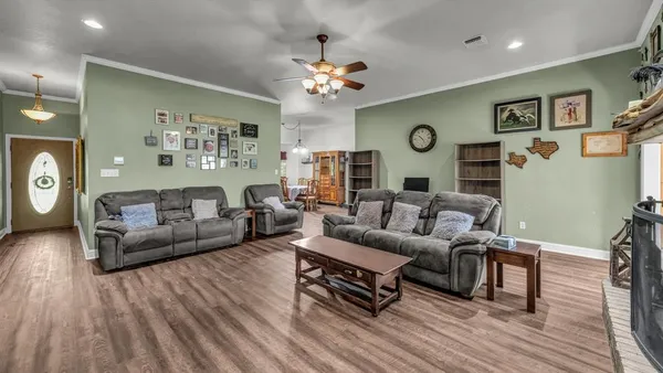 $779,900 | 115 Deerfield Road, Paradise, TX 76073
