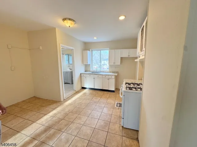 $2,400 | 1261 Milton Place, Unit 2, Plainfield, NJ 07062