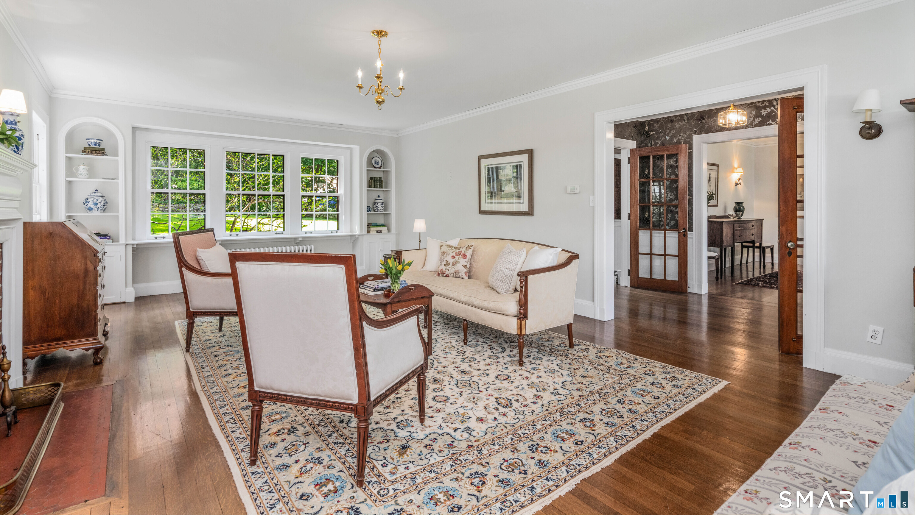 7 Fernwood Road West Hartford, CT 06119 - Photo 8 of 40 a living room with furniture and wooden floor