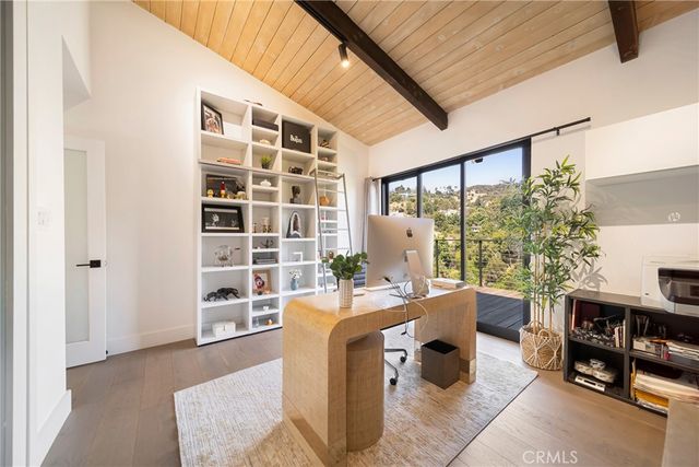 a view of a livingroom with furniture