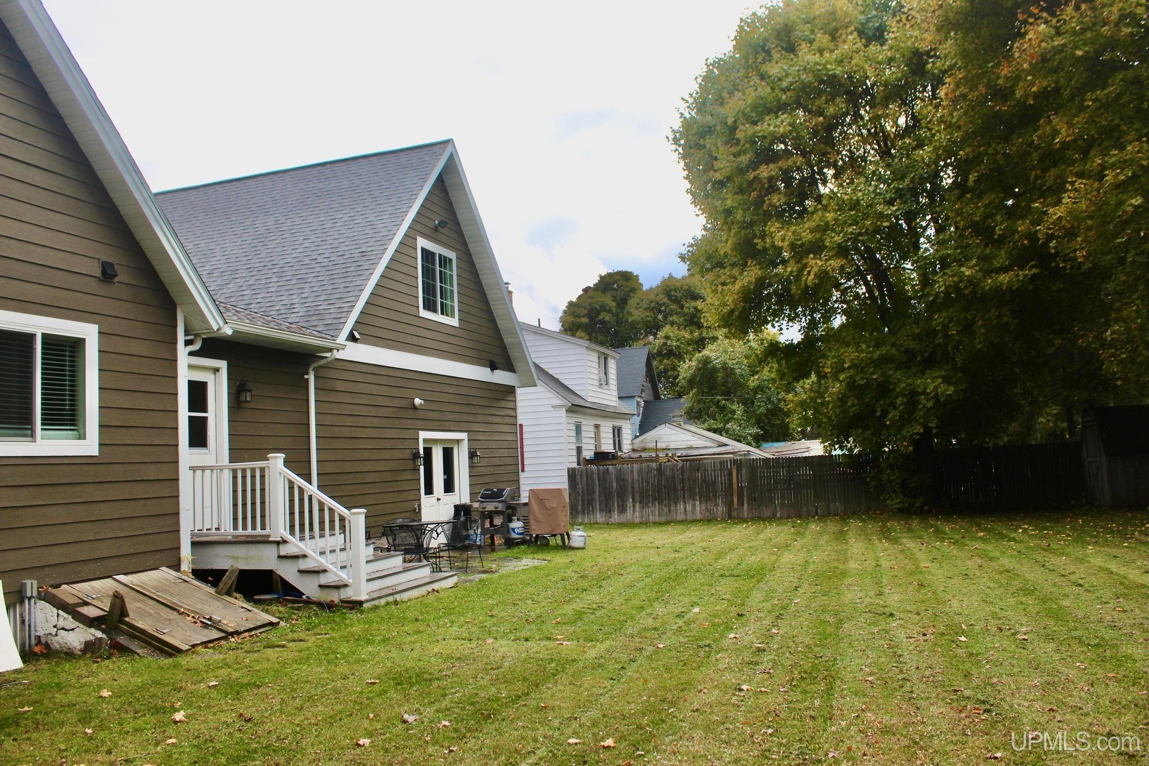 415 Kearsarge Street Calumet, MI 49913 - Photo 7 of 48