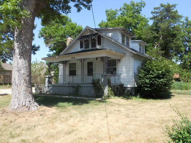 1908 South Lone Pine Avenue Springfield, MO 65804 - Photo 1 of 1 Primary Photo