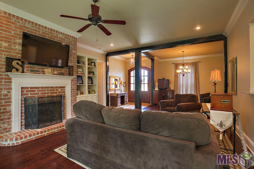 3204 Timber Grove Drive Baton Rouge, LA 70816 - Photo 3 of 27 Gallery Image 3