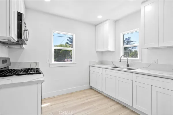 $2,150 | 2240 6th Street, Unit BACK HOUSE, La Verne, CA 91750