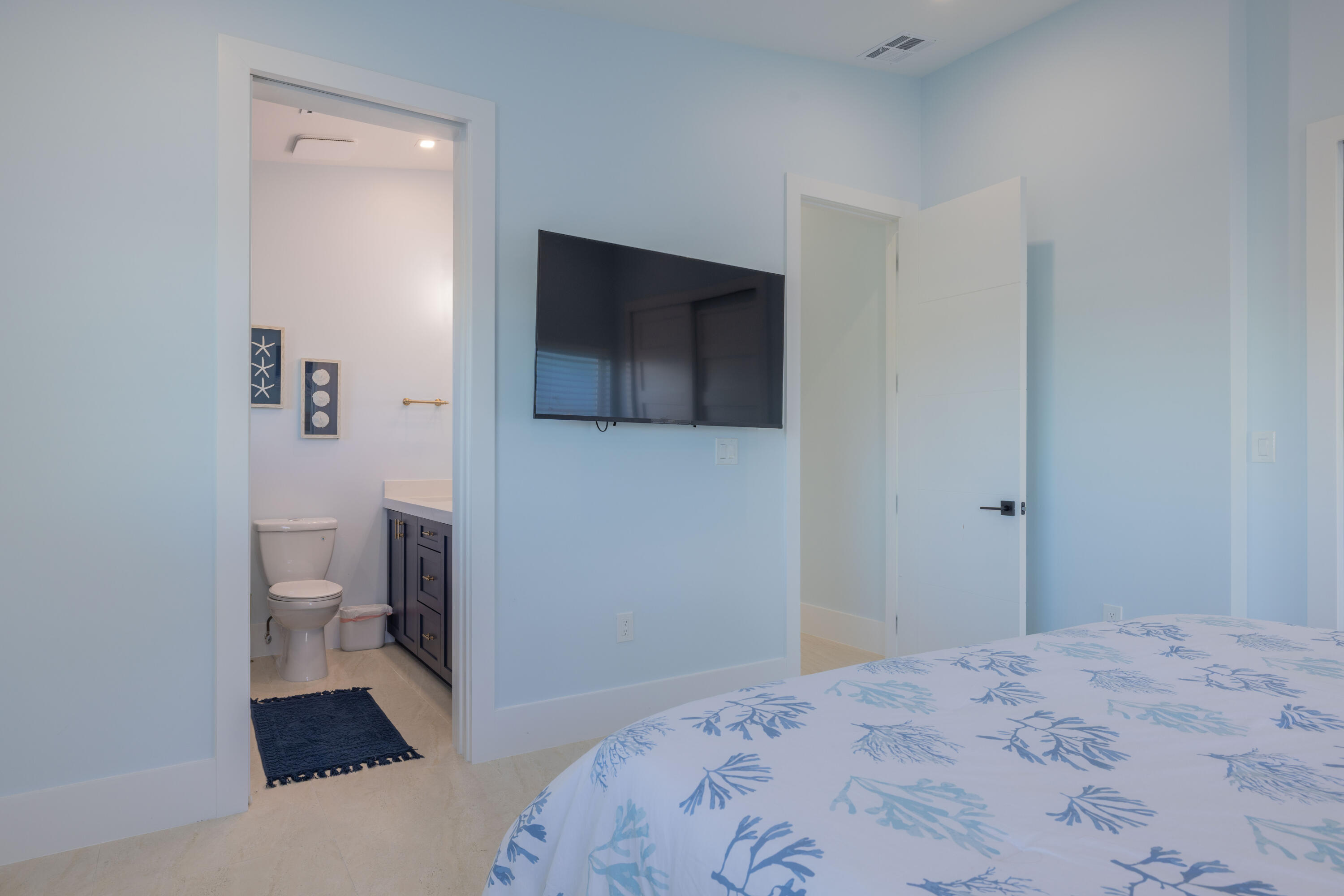 241 12th Street Key Colony Beach, FL 33051 - Photo 24 of 74 Guest bedroom