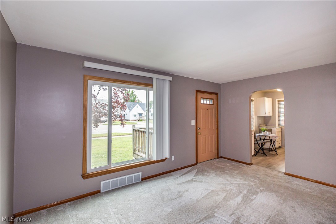 6203 Snow Road Parma, OH 44129 - Photo 10 of 29