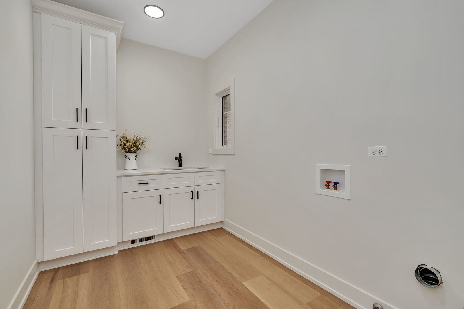 1074 Kinley Drive New Lenox, IL 60451 - Photo 29 of 37 a view of cabinets and wooden floor