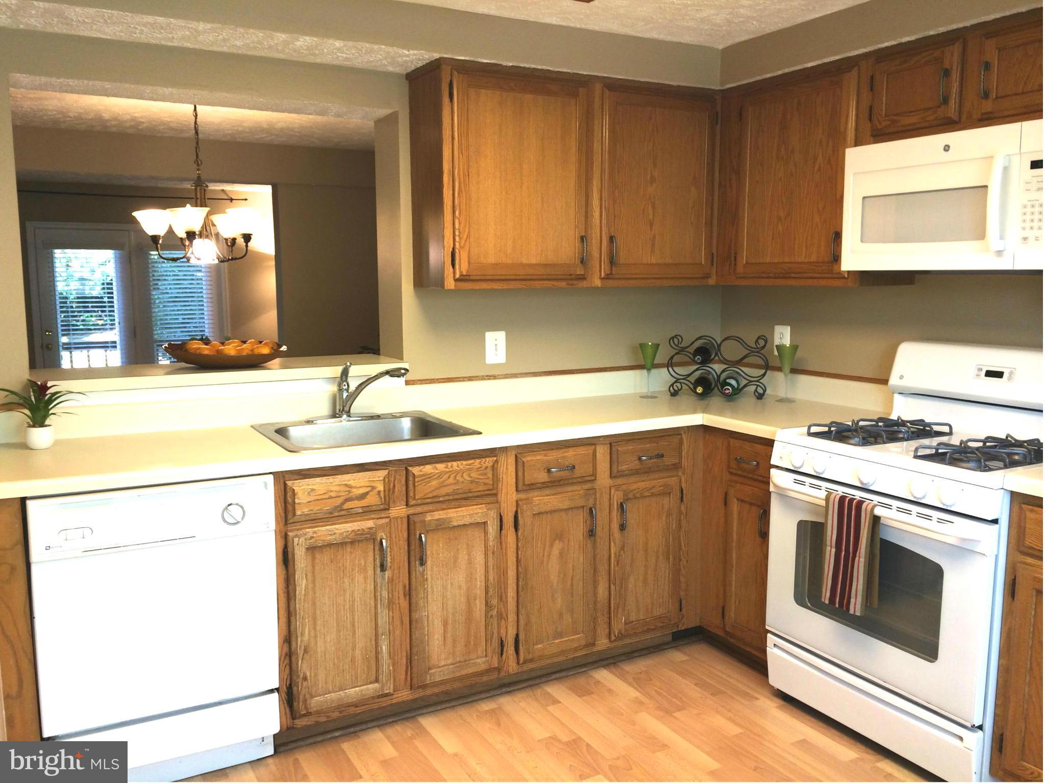 1494 Autumn Ridge Circle Reston, VA 20194 - Photo 3 of 24 Kitchen