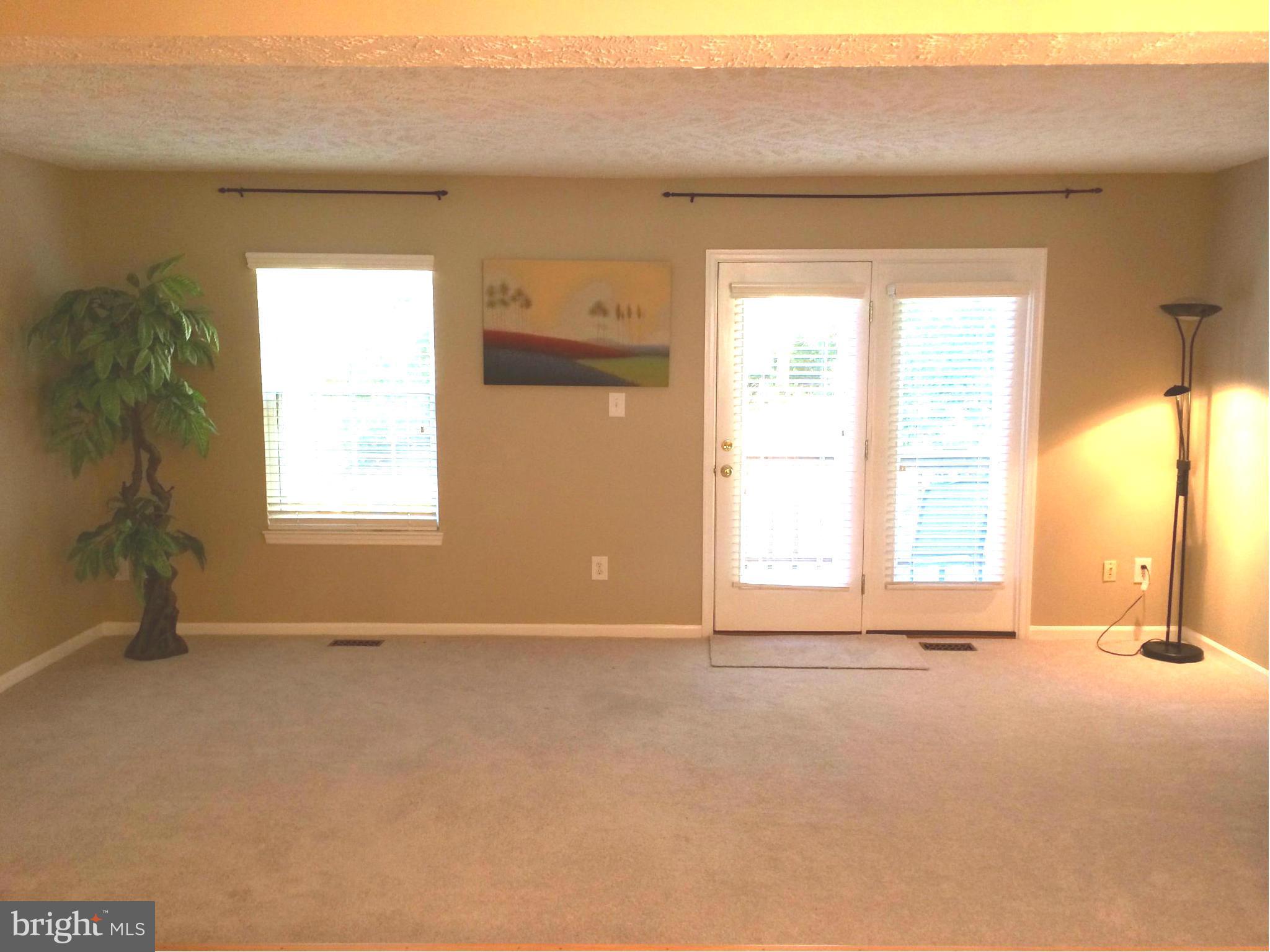 1494 Autumn Ridge Circle Reston, VA 20194 - Photo 9 of 24 Living Room