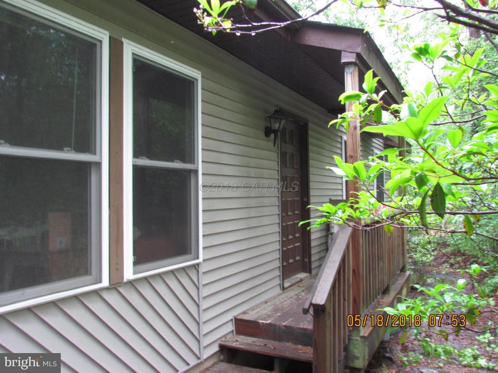 38 Sandyhook Road Ocean Pines, MD 21811 - Photo 25 of 33 a side view of balcony with wooden floor