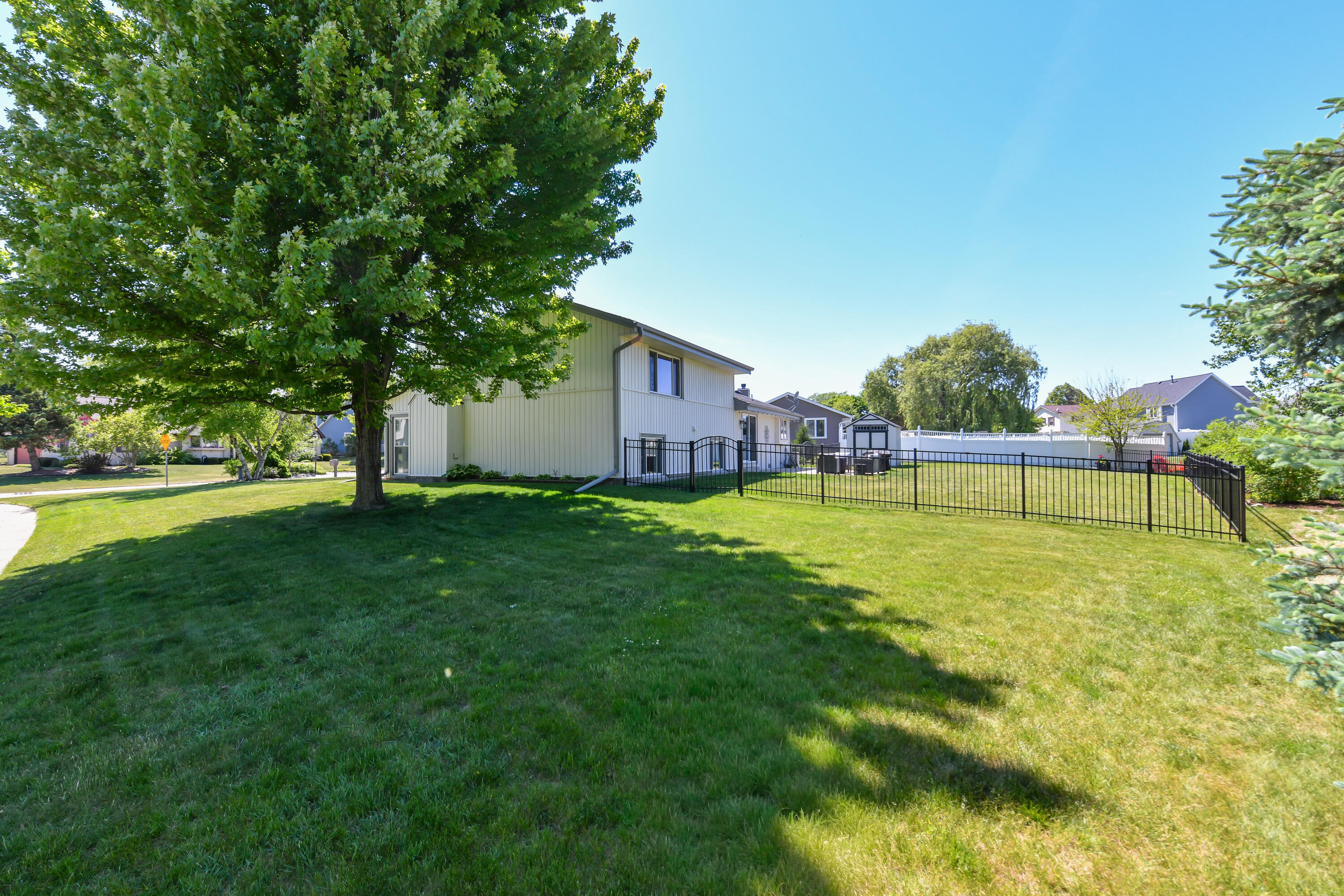4100 Fieldview Court Franklin, WI 53132 - Photo 36 of 38 HEN_4076