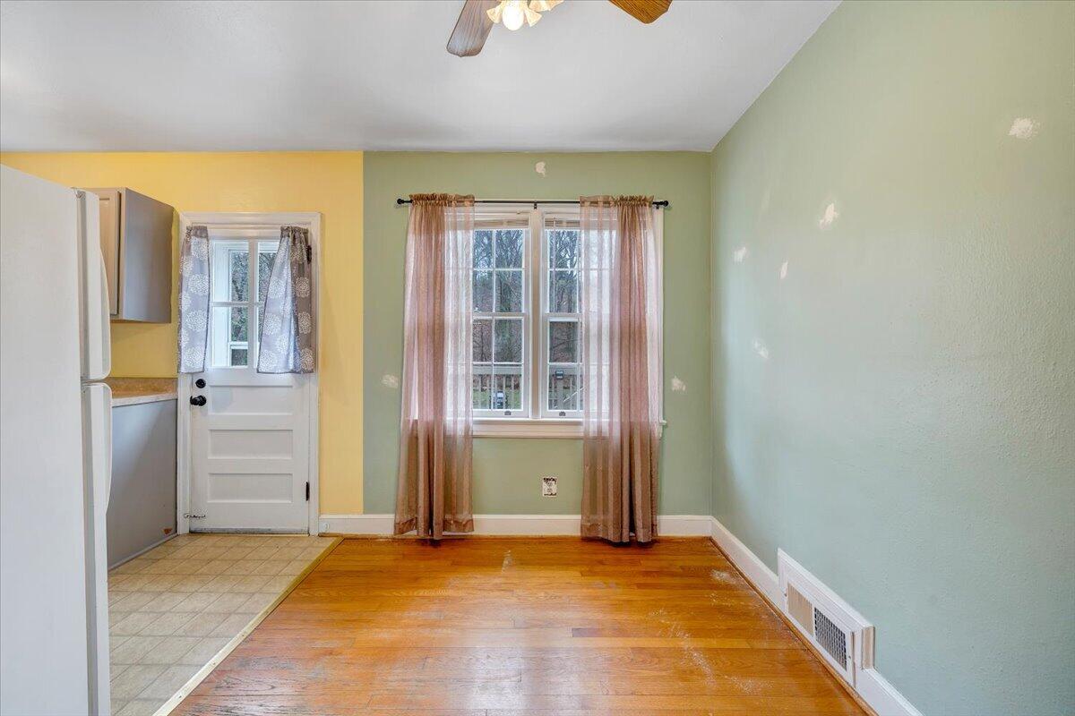 910 Brandon Avenue Southwest Roanoke, VA 24015 - Photo 10 of 50 an empty room with closet and windows