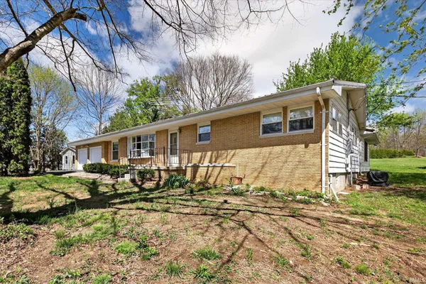 $324,999 | 633 South Washington Street, Bloomfield, IN 47424