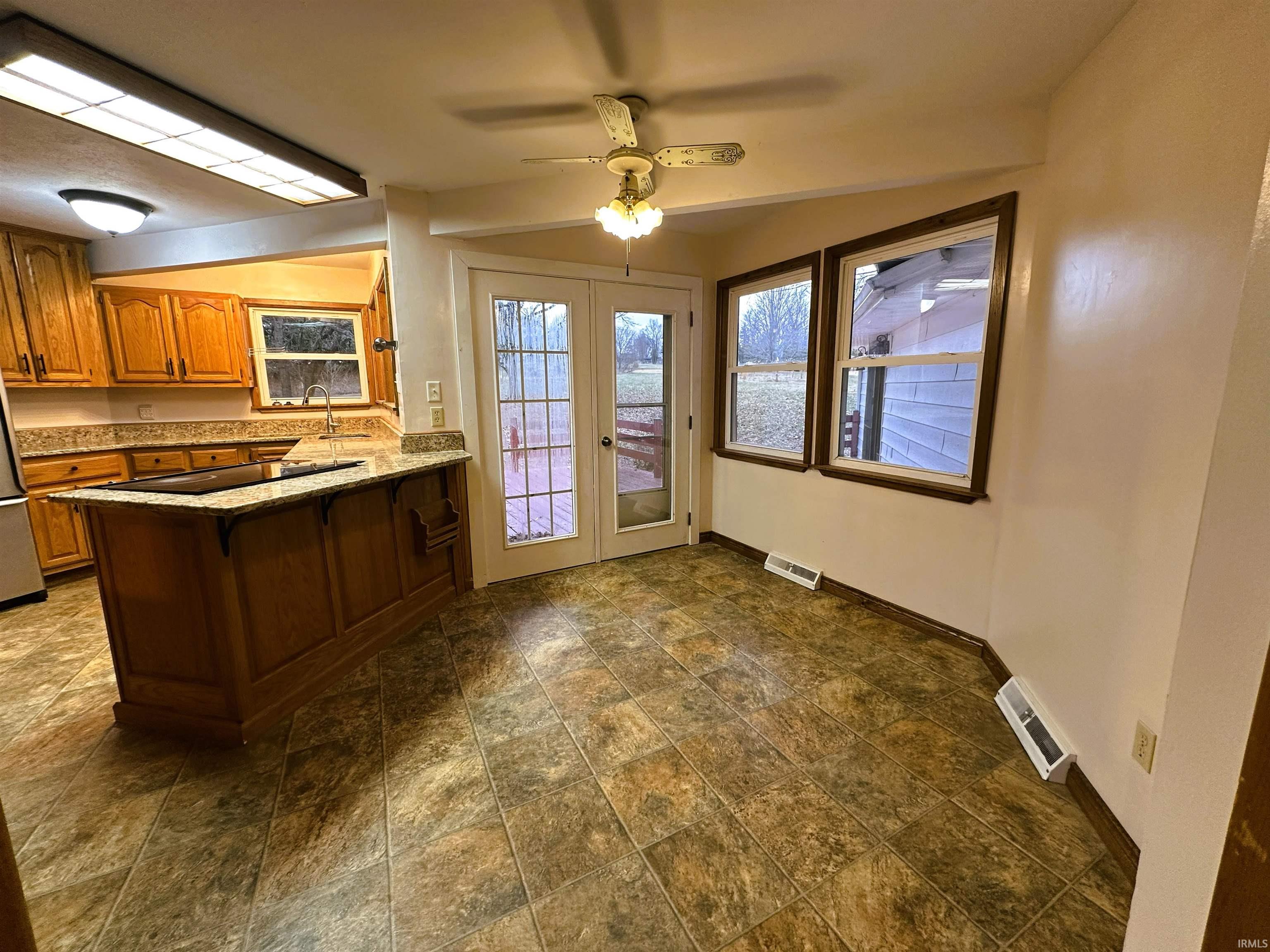 633 South Washington Street Bloomfield, IN 47424 - Photo 12 of 35