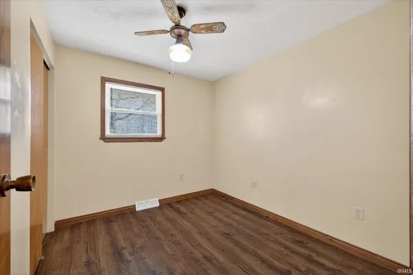 $324,999 | 633 South Washington Street, Bloomfield, IN 47424