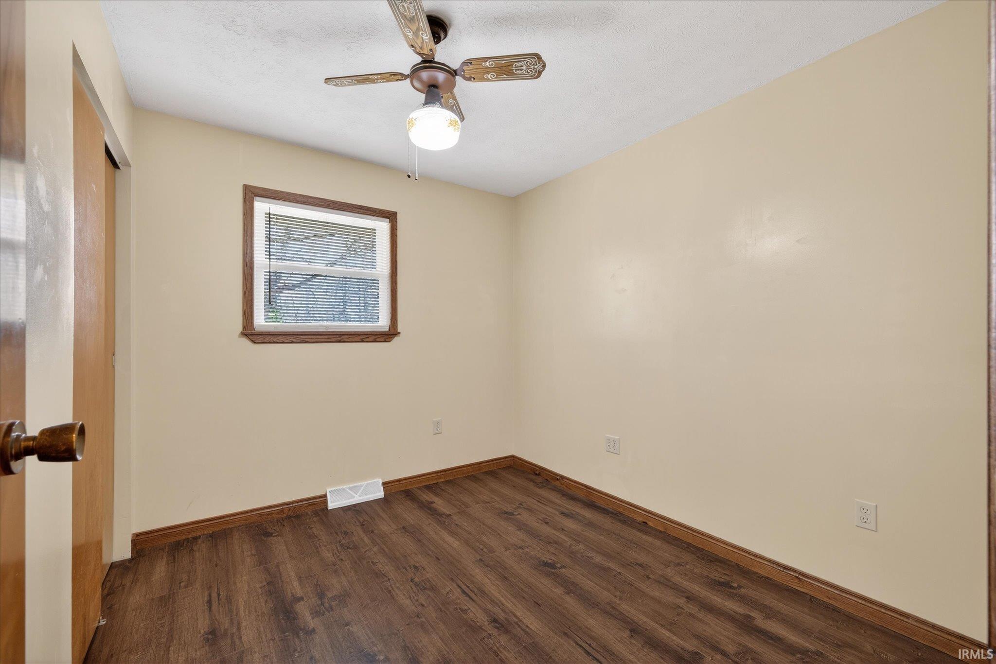 633 South Washington Street Bloomfield, IN 47424 - Photo 12 of 36