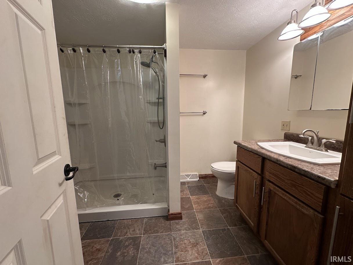 633 South Washington Street Bloomfield, IN 47424 - Photo 12 of 21