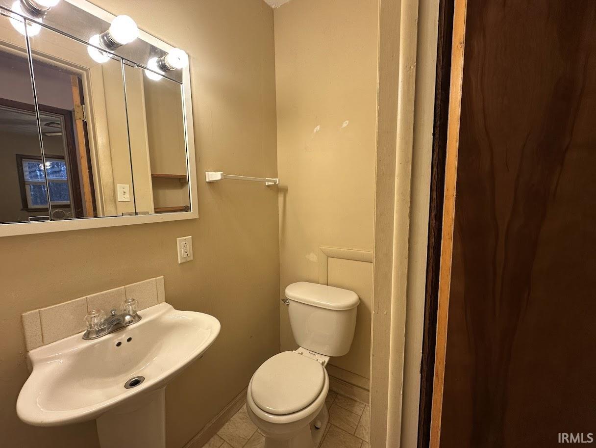 633 South Washington Street Bloomfield, IN 47424 - Photo 13 of 21