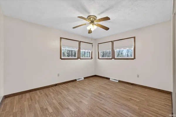 $324,999 | 633 South Washington Street, Bloomfield, IN 47424