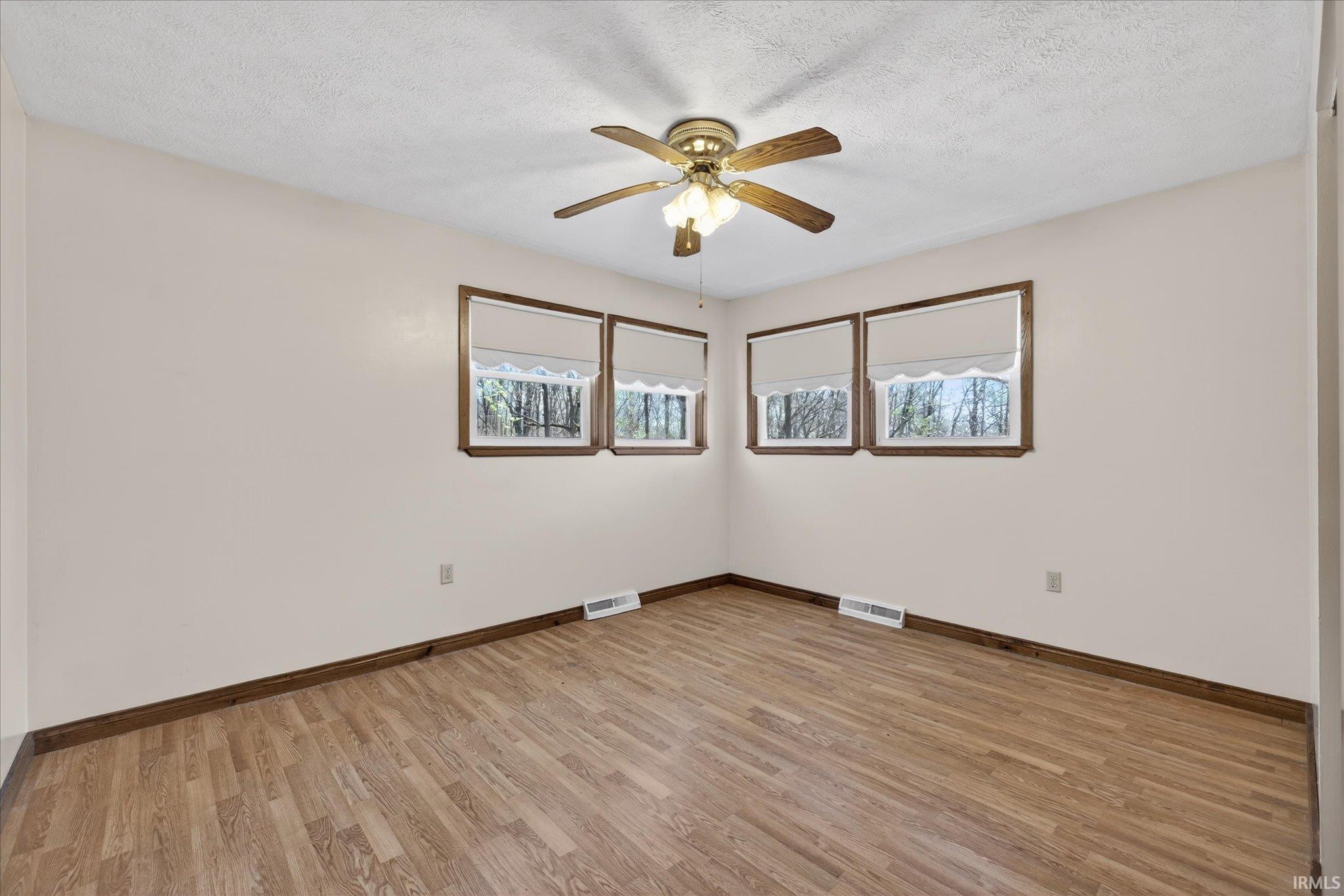 633 South Washington Street Bloomfield, IN 47424 - Photo 13 of 36