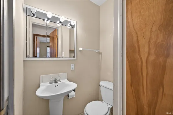 $324,999 | 633 South Washington Street, Bloomfield, IN 47424