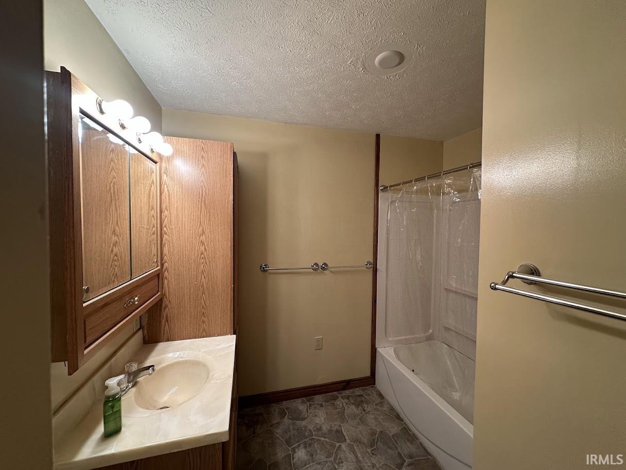 633 South Washington Street Bloomfield, IN 47424 - Photo 14 of 21