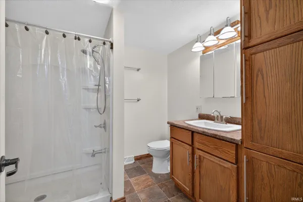 $324,999 | 633 South Washington Street, Bloomfield, IN 47424