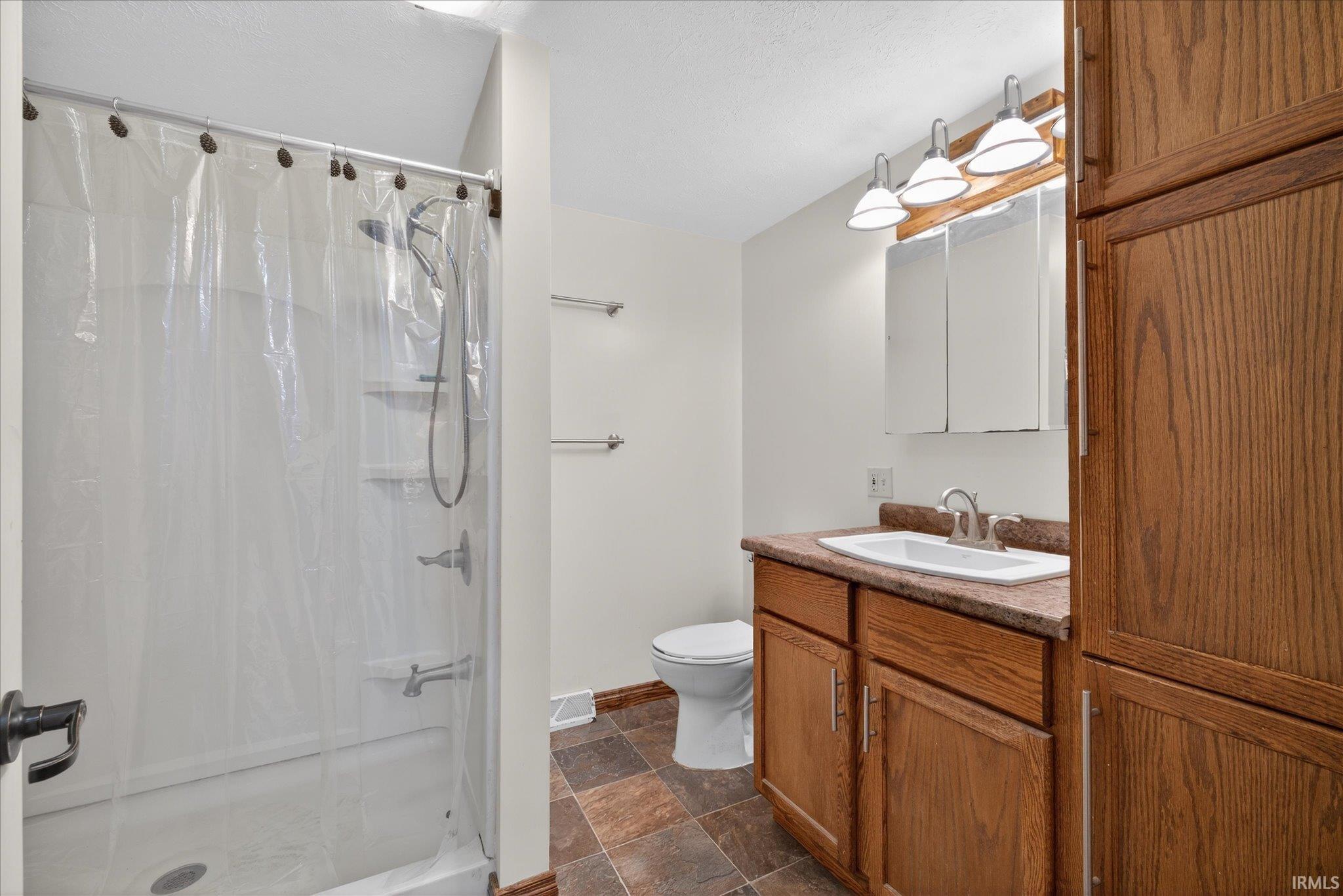 633 South Washington Street Bloomfield, IN 47424 - Photo 16 of 36