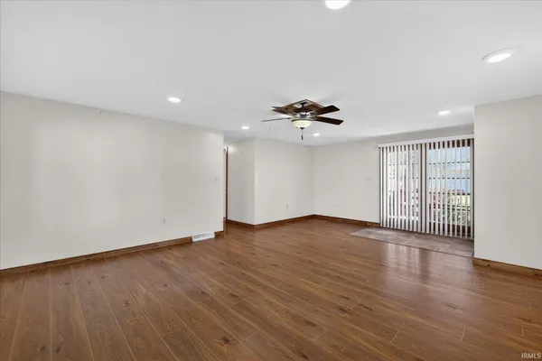 $324,999 | 633 South Washington Street, Bloomfield, IN 47424