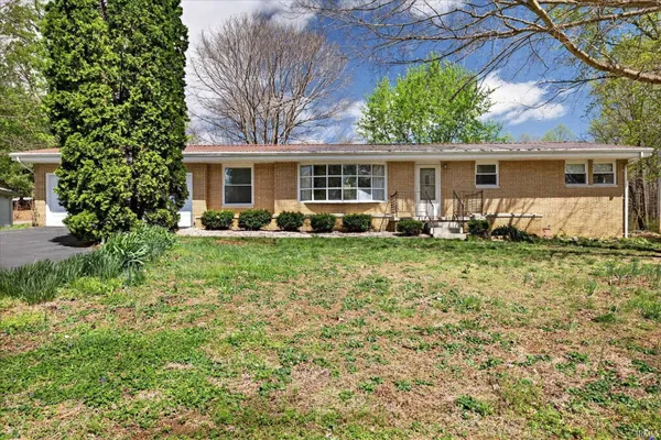 $324,999 | 633 South Washington Street, Bloomfield, IN 47424