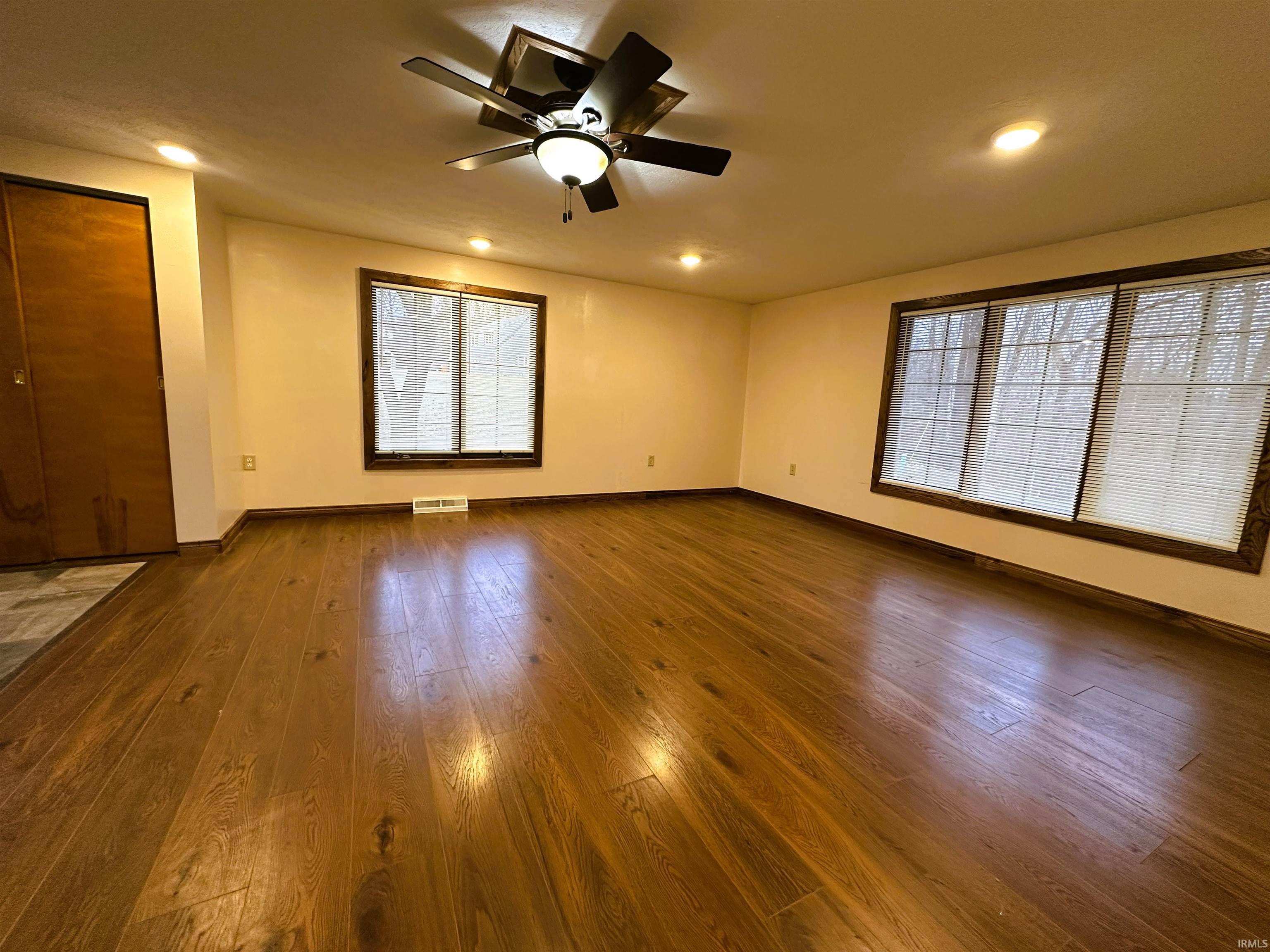 633 South Washington Street Bloomfield, IN 47424 - Photo 24 of 35