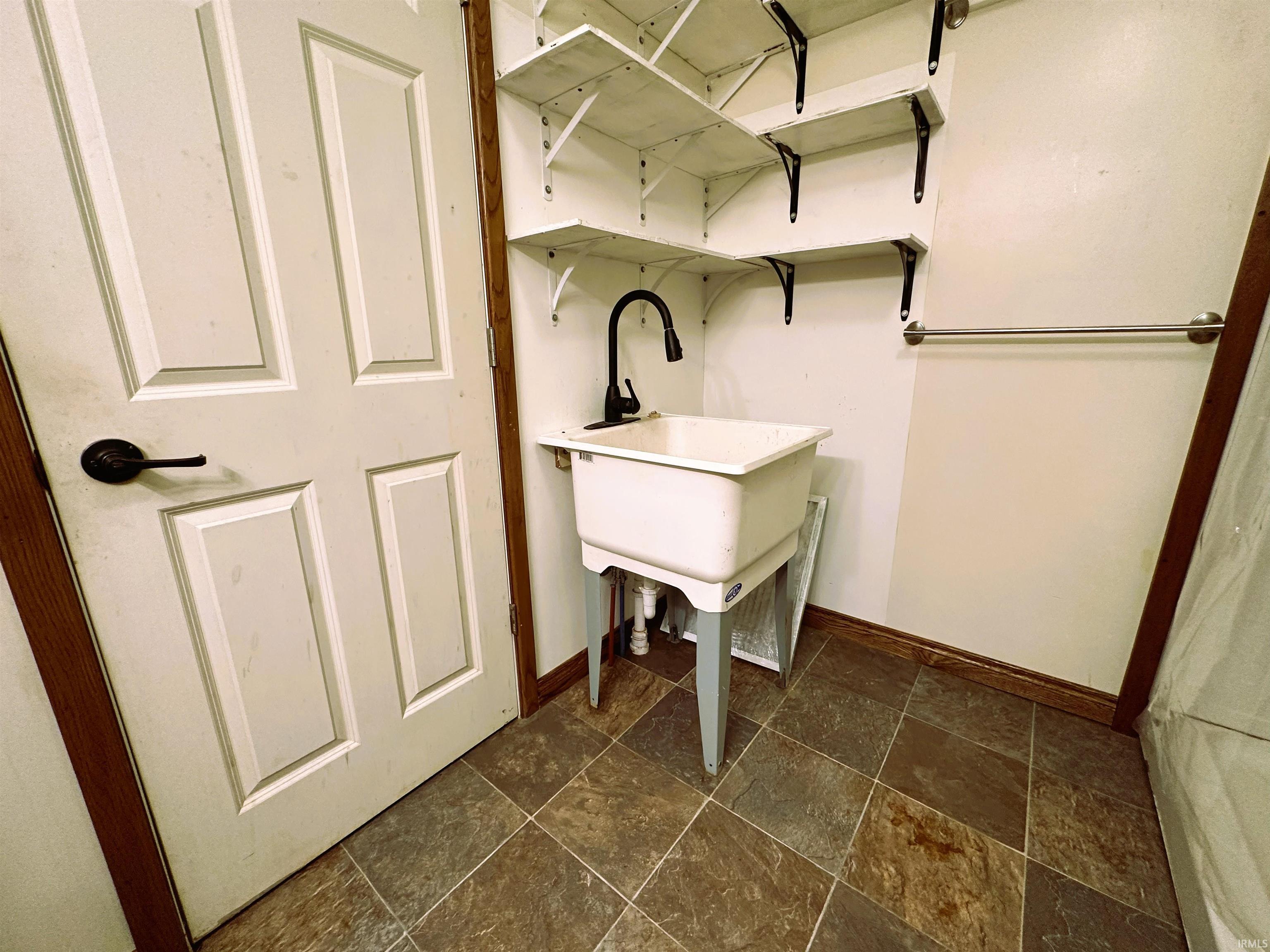 633 South Washington Street Bloomfield, IN 47424 - Photo 27 of 35