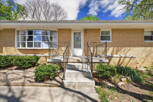 $324,999 | 633 South Washington Street, Bloomfield, IN 47424