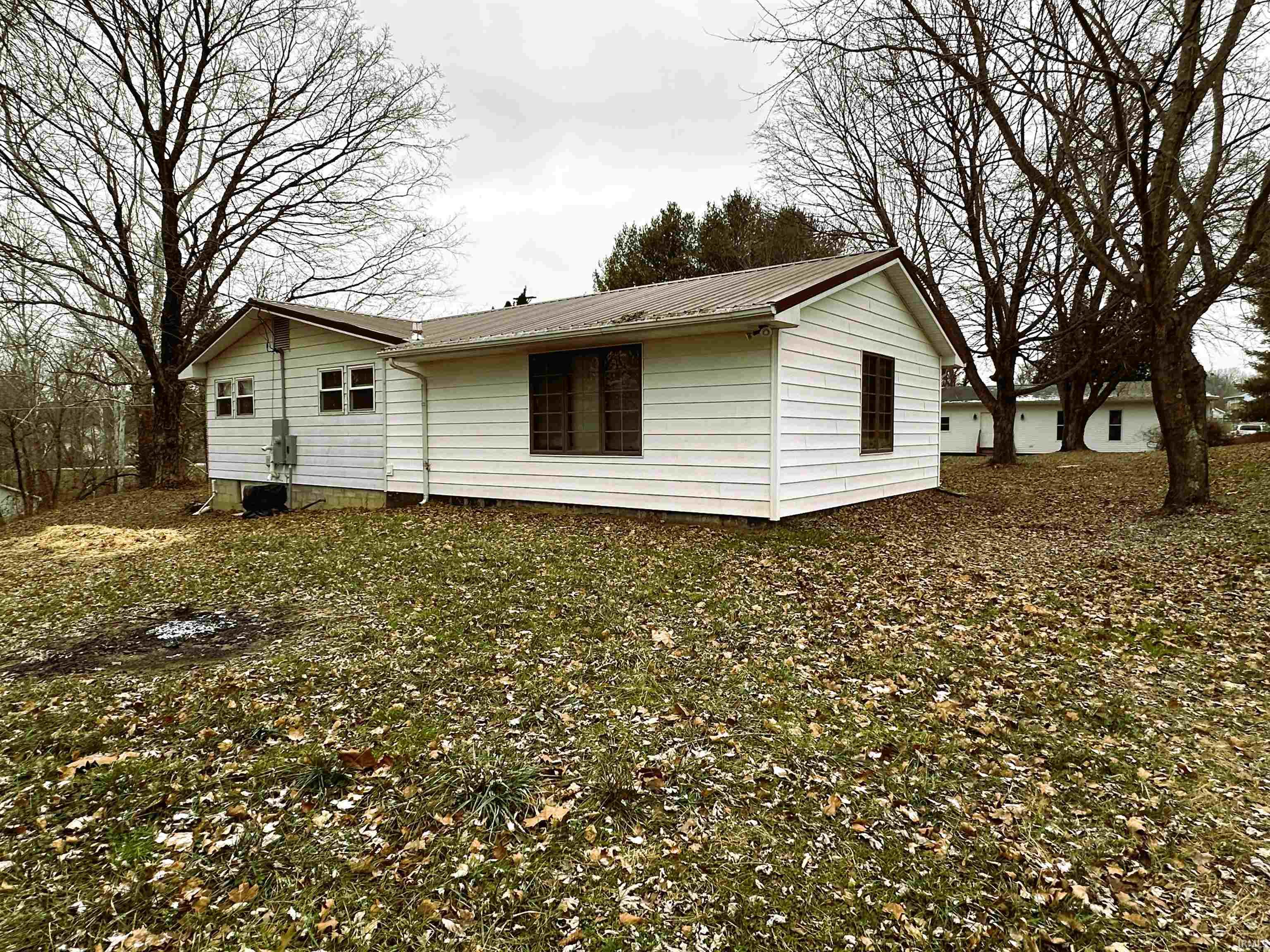 633 South Washington Street Bloomfield, IN 47424 - Photo 4 of 35