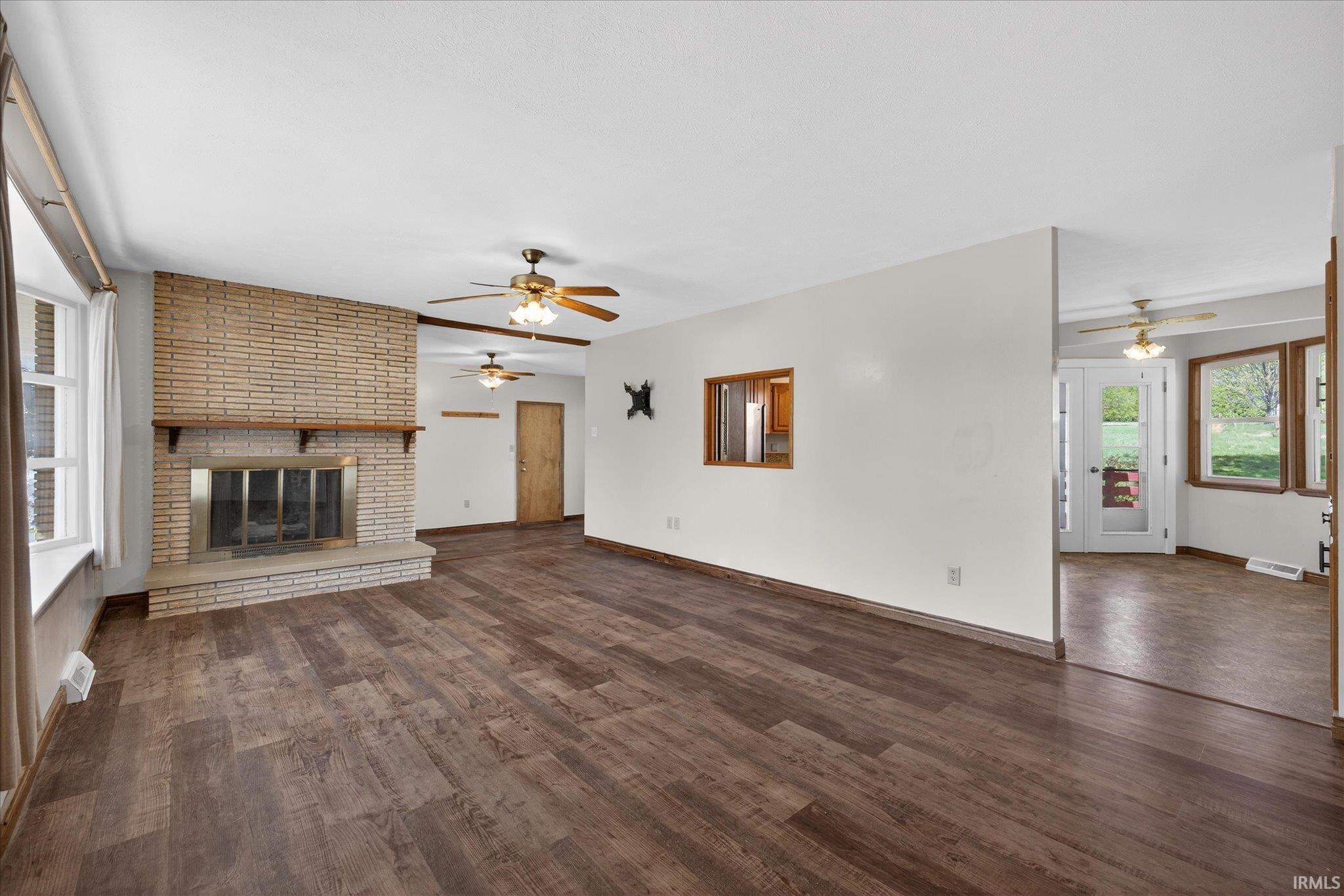 633 South Washington Street Bloomfield, IN 47424 - Photo 4 of 36
