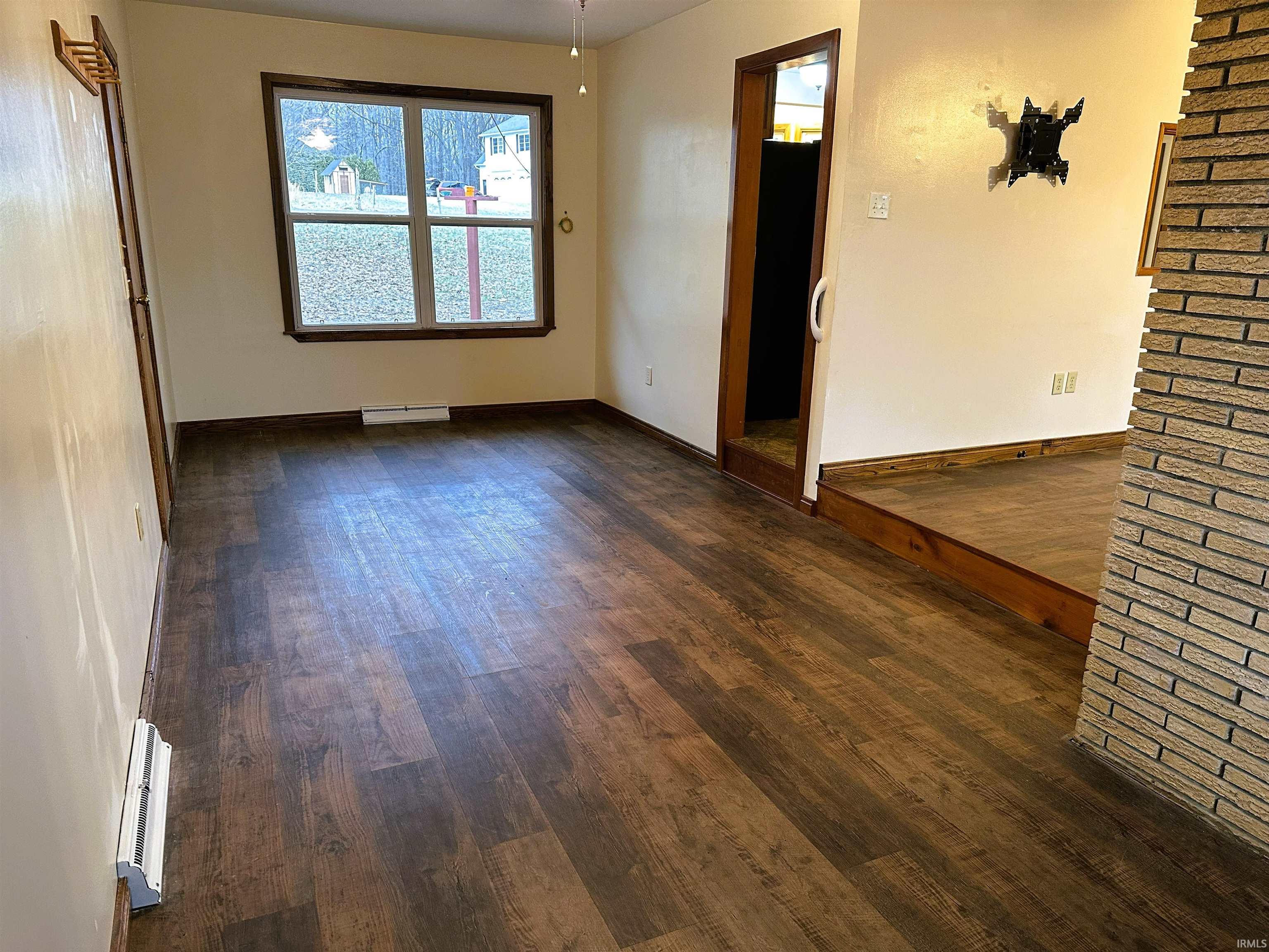 633 South Washington Street Bloomfield, IN 47424 - Photo 6 of 35