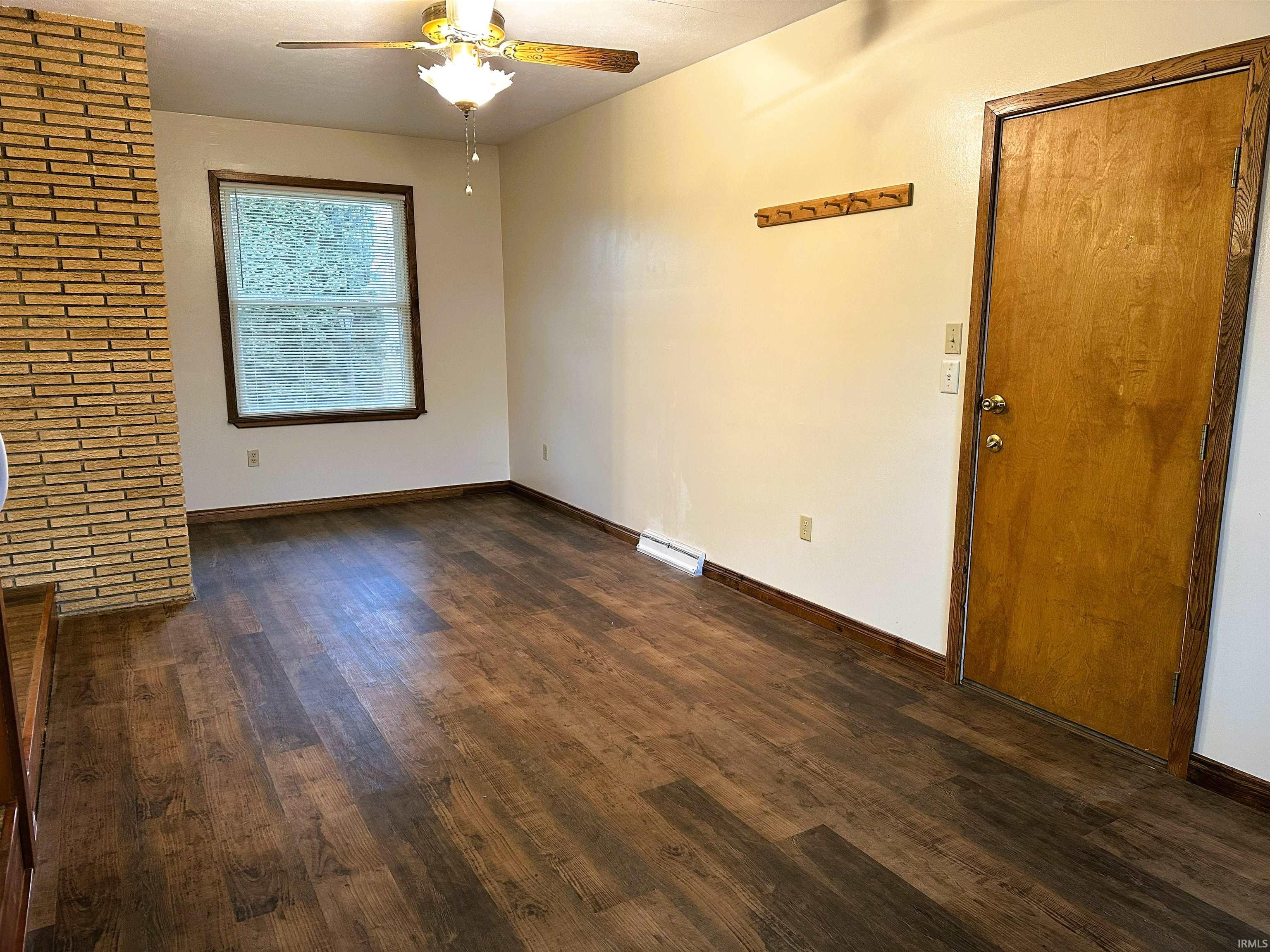 633 South Washington Street Bloomfield, IN 47424 - Photo 7 of 35