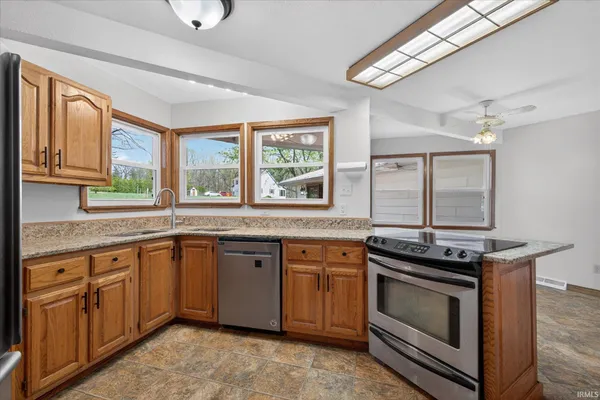 $324,999 | 633 South Washington Street, Bloomfield, IN 47424