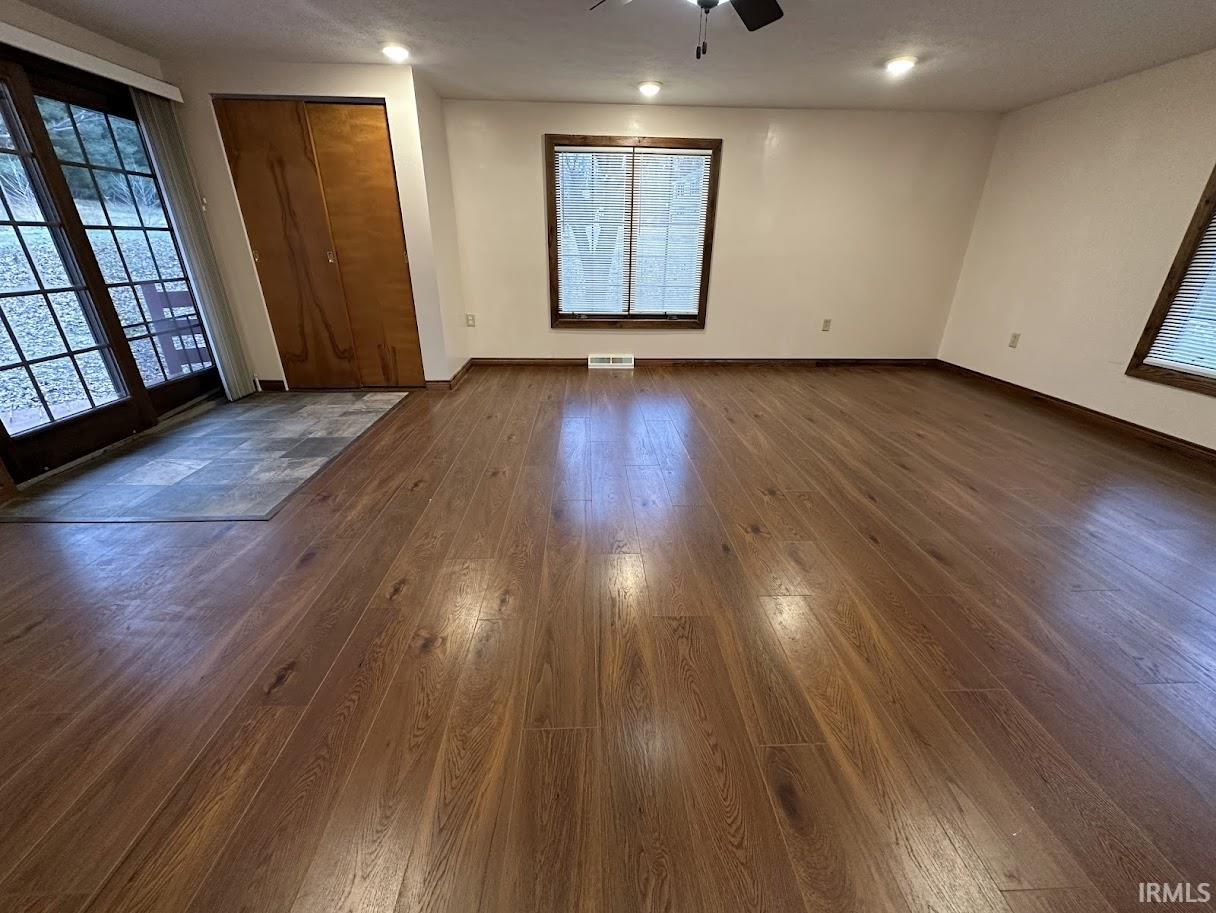 633 South Washington Street Bloomfield, IN 47424 - Photo 7 of 21