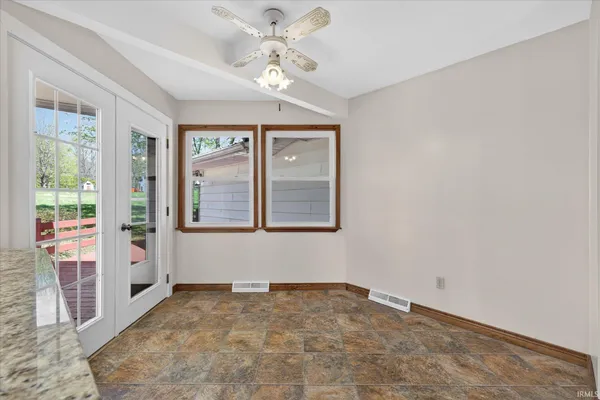 $324,999 | 633 South Washington Street, Bloomfield, IN 47424