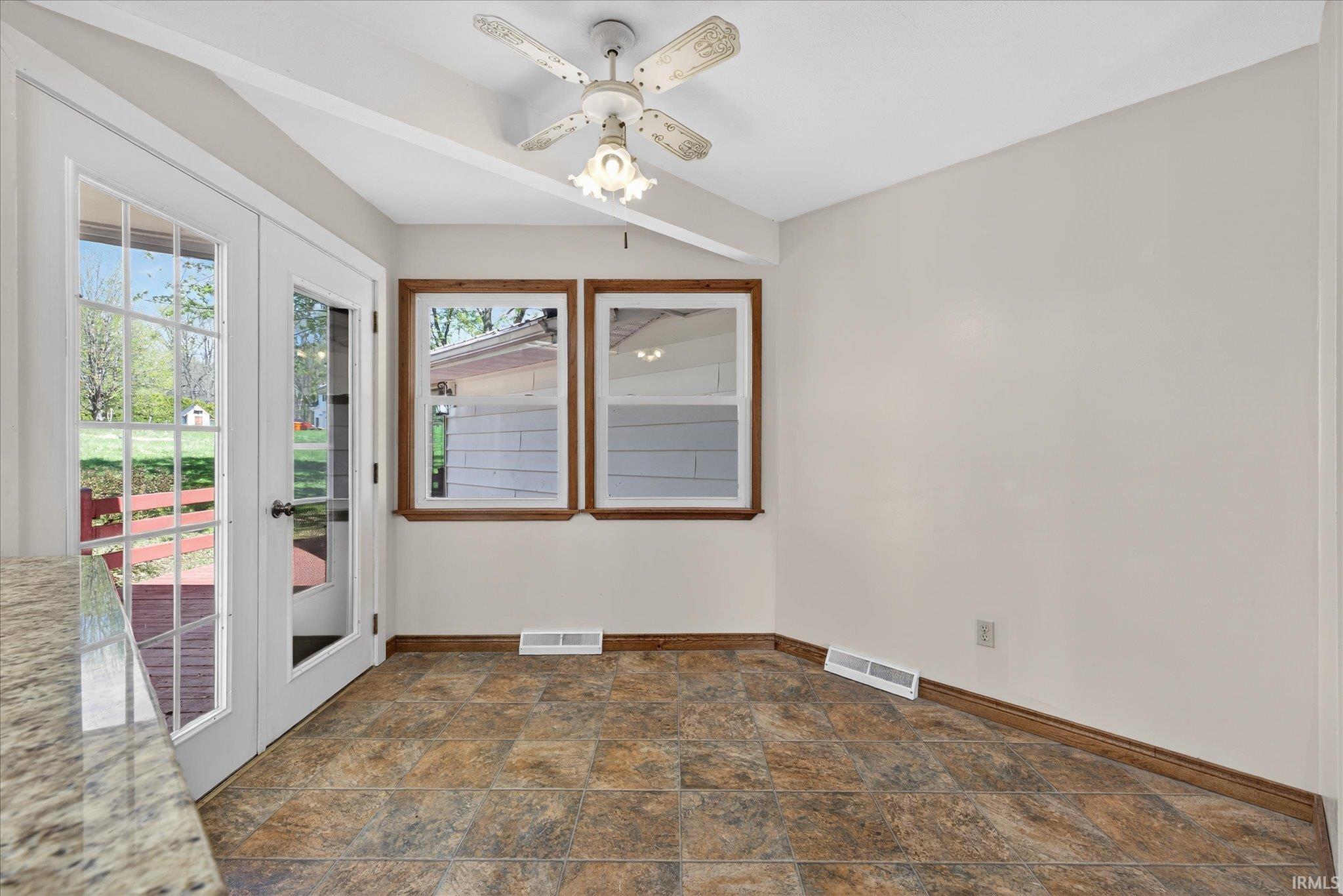 633 South Washington Street Bloomfield, IN 47424 - Photo 8 of 36