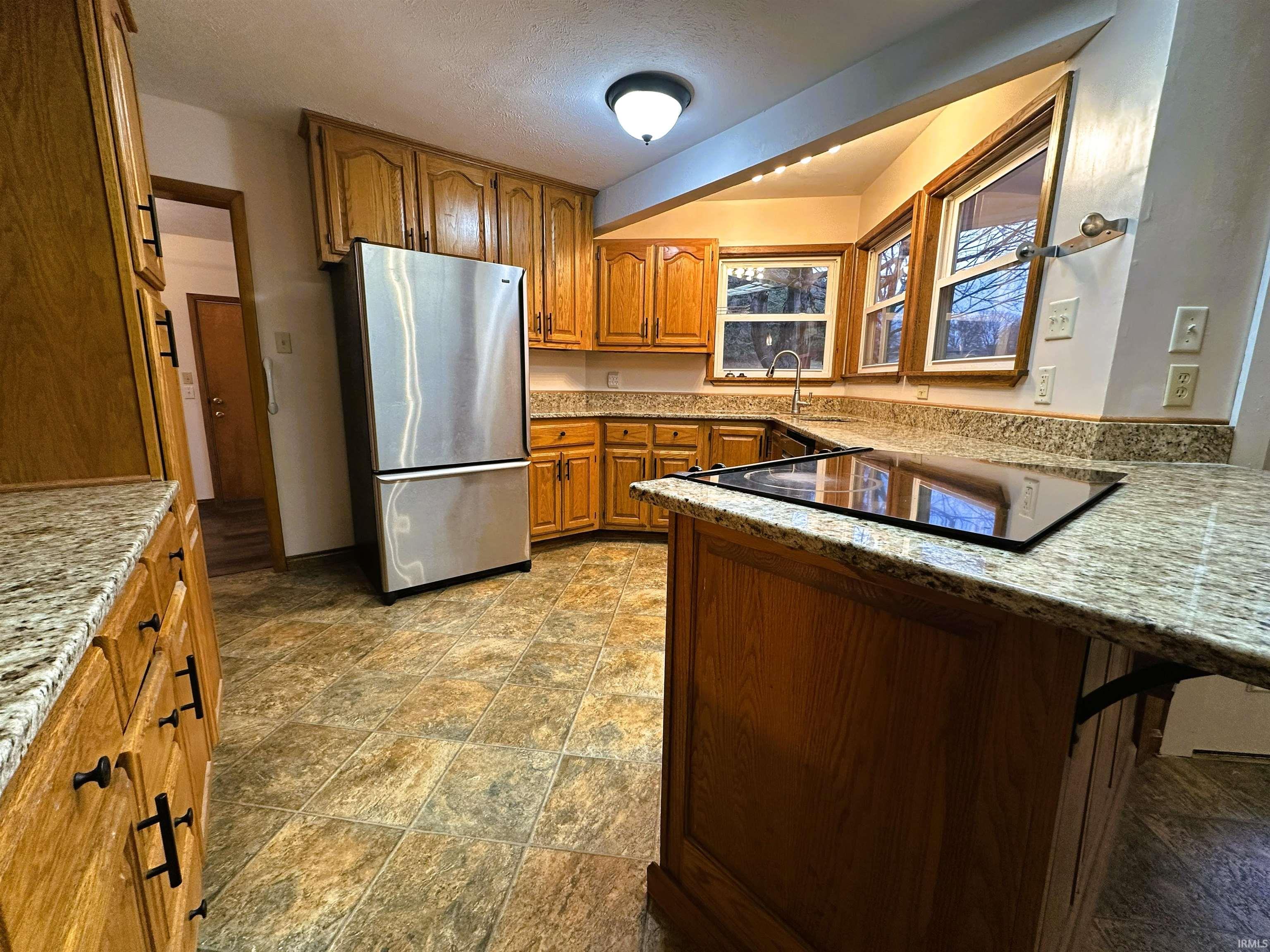 633 South Washington Street Bloomfield, IN 47424 - Photo 9 of 35