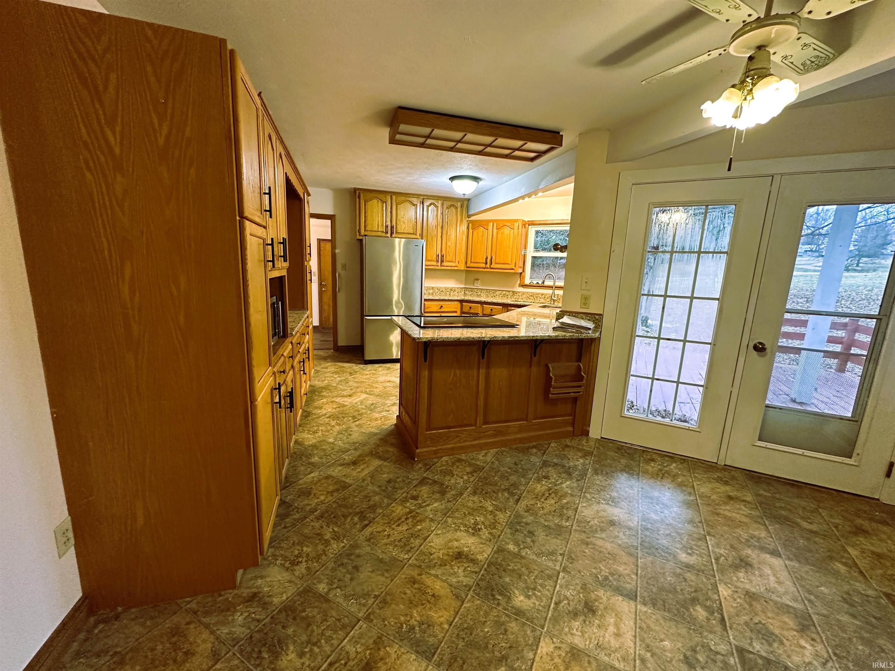 633 South Washington Street Bloomfield, IN 47424 - Photo 10 of 35