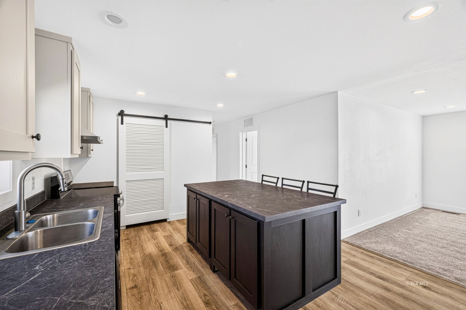 937 Spring Valley Parkway Spring Creek, NV 89815 - Photo 9 of 39