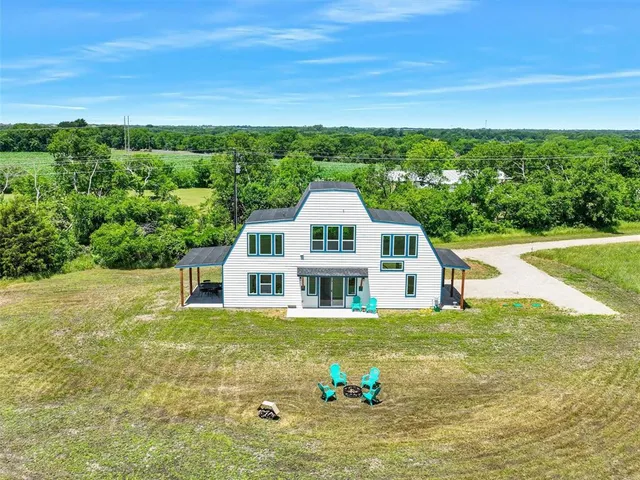 a view of a house with a big yard