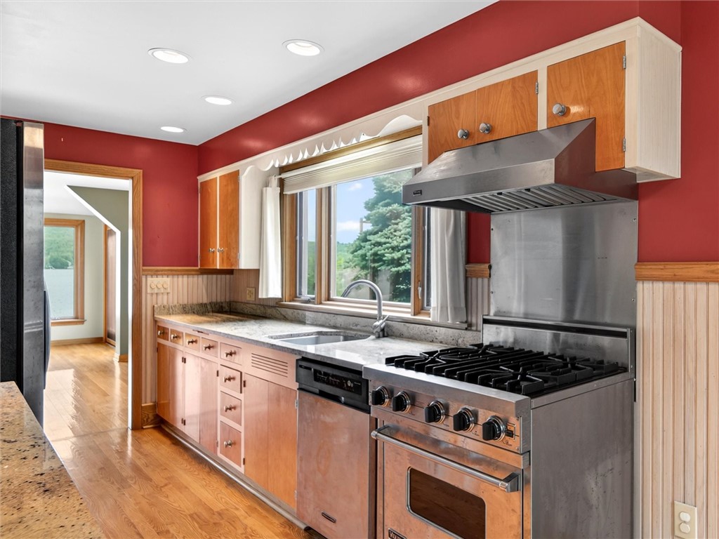 5452 East Lake Road Conesus, NY 14435 - Photo 23 of 42 Nice Galley Style kitchen w/ Viking Range