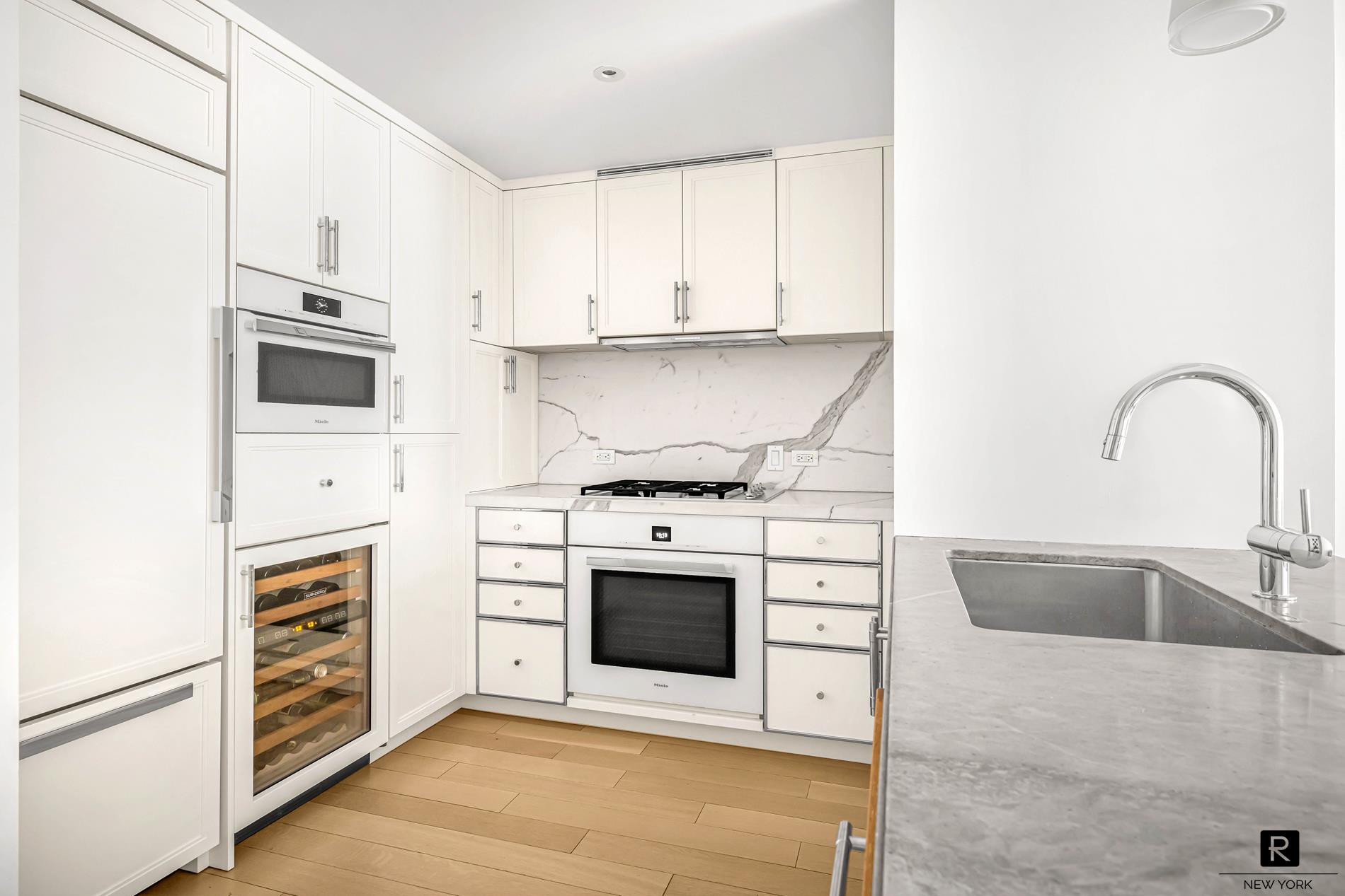 212 Warren Street, Unit 9R Manhattan, NY 10282 - Photo 3 of 21