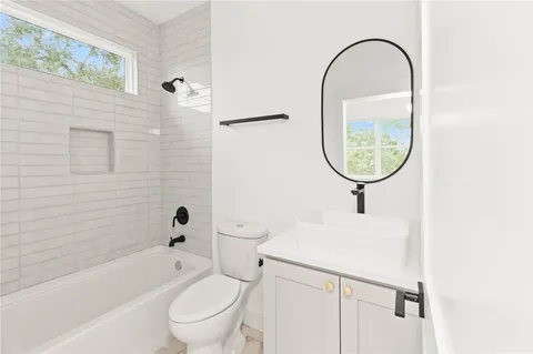 $649,000 | 3321 Hemlock Avenue, Unit 2, Austin, TX 78722
