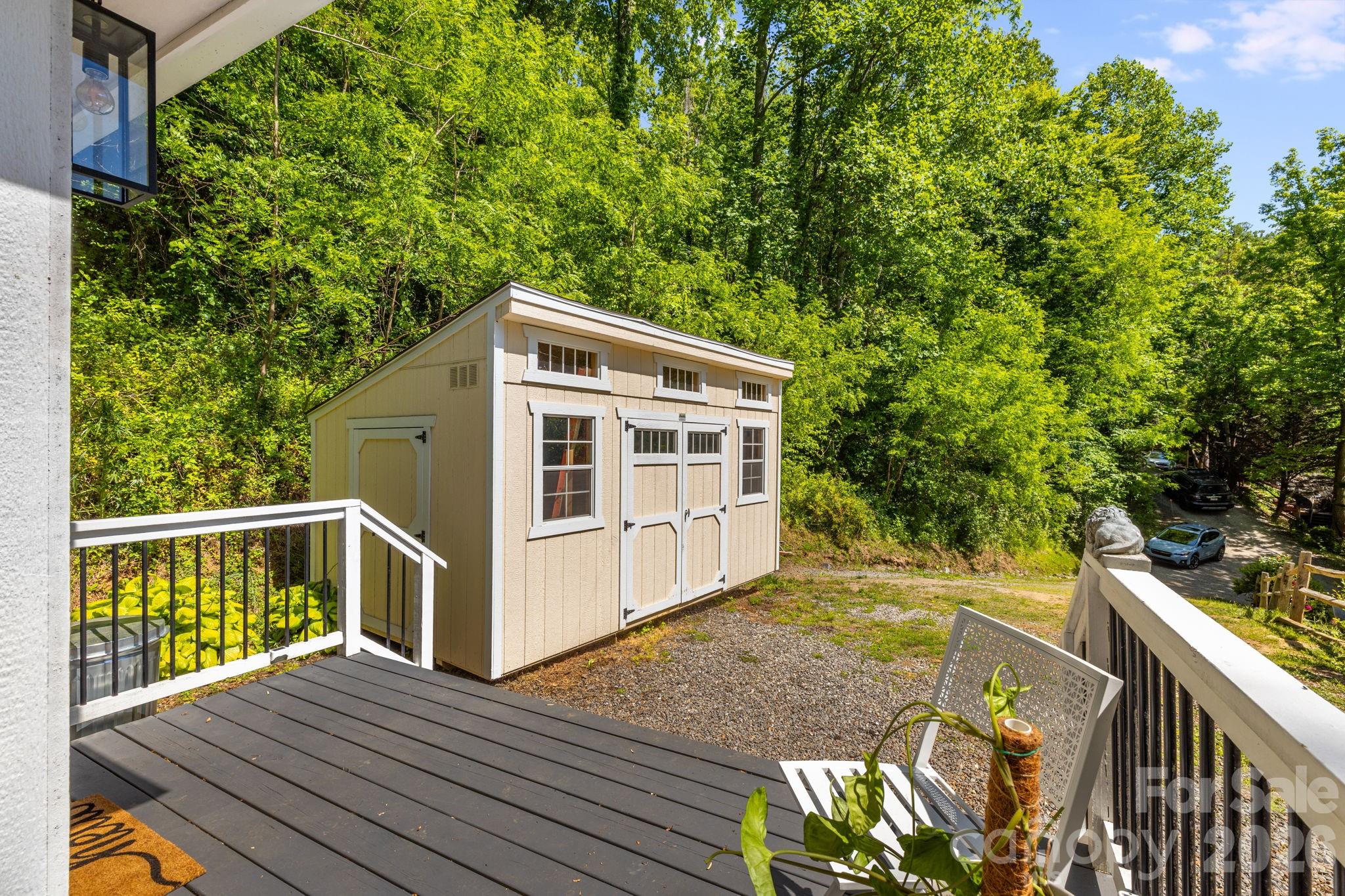 747 Osborne Road Clyde, NC 28721 - Photo 6 of 48